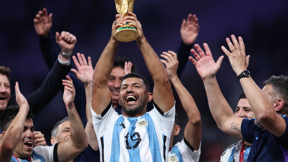 LUSAIL CITY, QATAR - DECEMBER 18: Sergio Aguero lifts the FIFA World Cup Trophy during the FIFA World Cup Qatar 2022 Final match between Argentina and France at Lusail Stadium on December 18, 2022 in Lusail City, Qatar. (Photo by Matthew Ashton - AMA/Getty Images)
