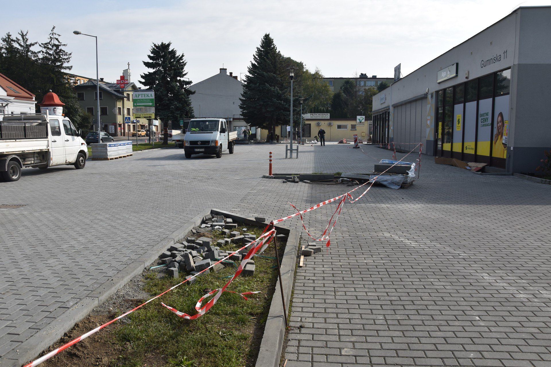 Parking przy ul. Gumniskiej w Tarnowie zyskał wybrukowaną nawierzchnię oraz ładniejszy wygląd. Pomieści się na nim ok. 30 pojazdów