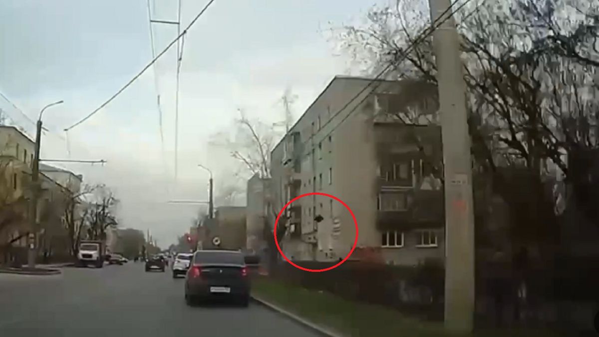 Telewizor spadł na kobietę.