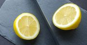Niecodzienne zastosowanie cytryny. Połóż ją na szafce nocnej
