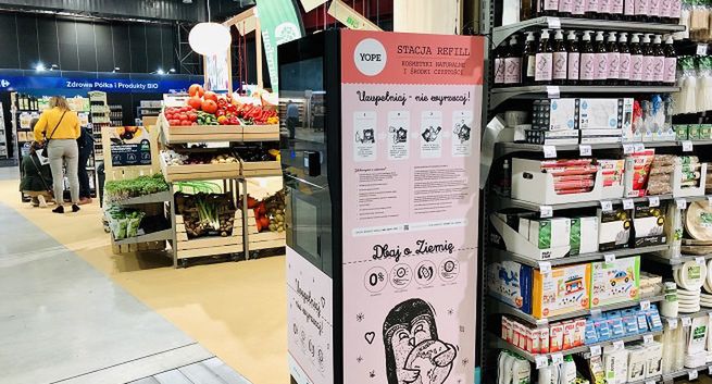 Stacja do napełniania butelek kosmetykami w sklepie Carrefour. Rusza refillingowanie kosmetyków