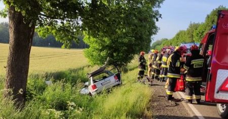 Pomorze: Trzy osoby nie żyją, a siedem jest rannych. Tragiczny wypadek w Borczu