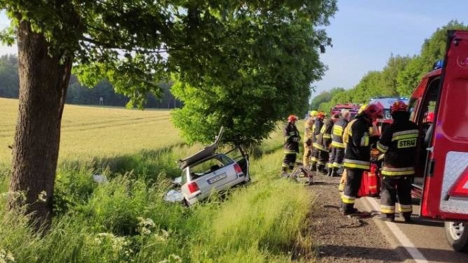 Pomorze: Trzy osoby nie żyją, a siedem jest rannych. Tragiczny wypadek w Borczu
