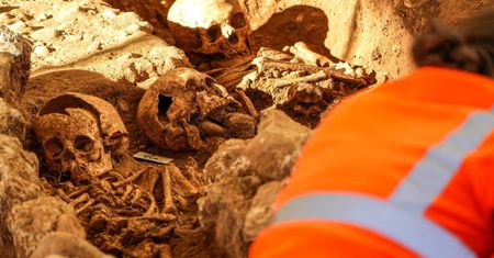 Budowa kanału ujawniła makabryczną zagadkę. Dokopali się do setek grobów