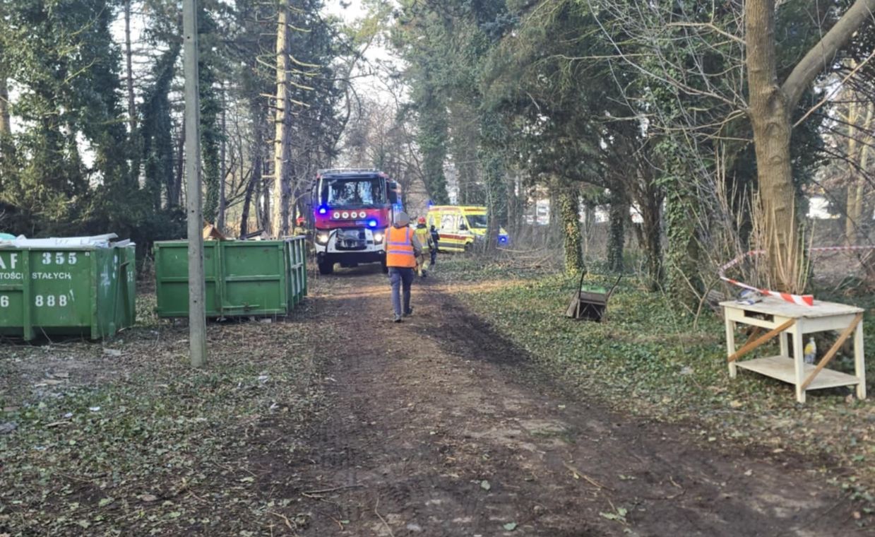 Zawalenie stropu w Warszawie. Odnaleziono zwłoki mężczyzny