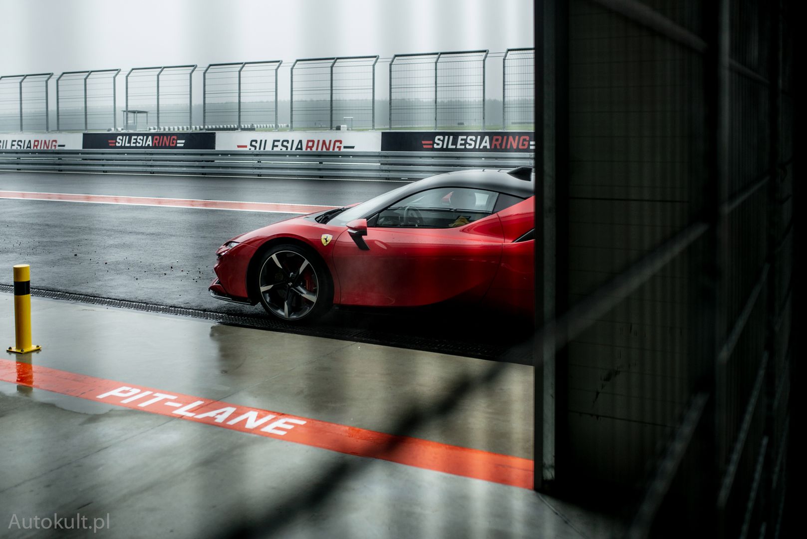 Ferrari SF90 Stradale (2021) vs Ferrari F40 (1990)