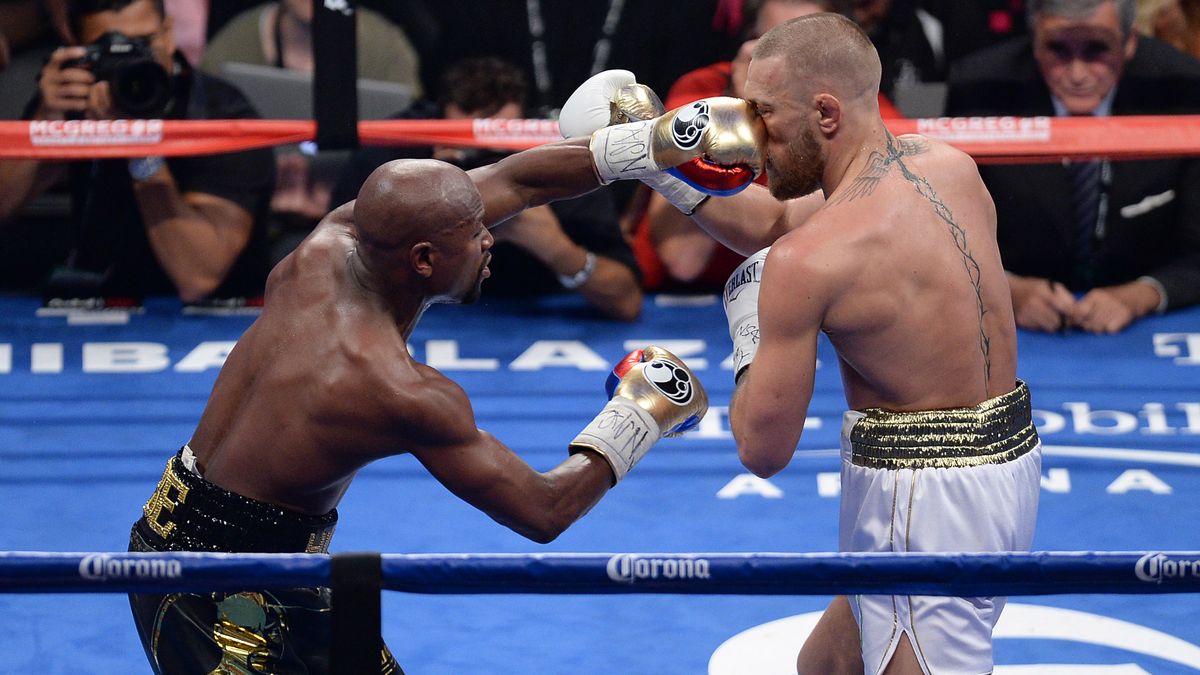 Floyd Mayweather atakuje Conora McGregora