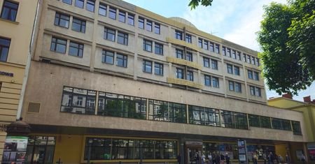 Bank szykuje się do sprzedaży imponującej kamienicy przy Krakowskim Przedmieściu. To koniec placówki w centrum Lublina?
