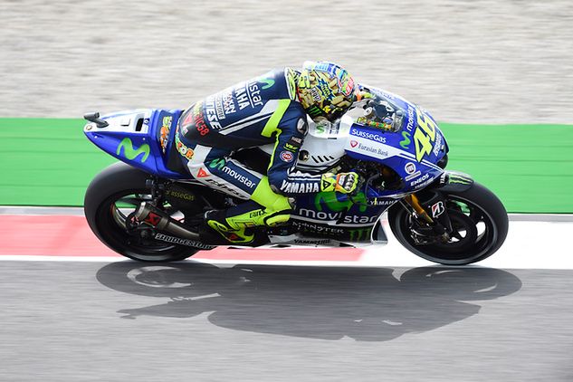 Valentino Rossi był na Mugello trzeci. Czy w kolejnych wyścigach powalczy z Marquezem o zwycięstwo? (fot. Movistar Yamaha)