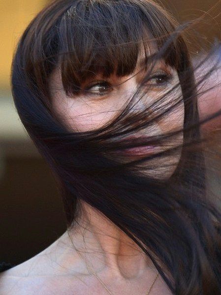 Monica Bellucci: Na czerwonym dywanie w Cannes, ale myślami gdzie indziej