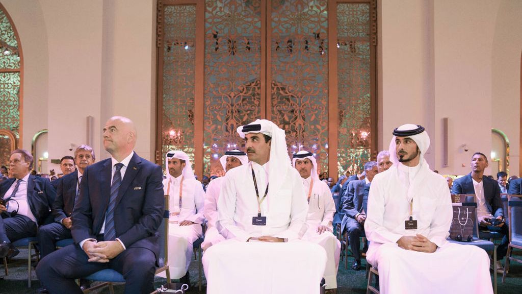 Getty Images / Amiri Diwan of the State of Qatar/Anadolu Agency / Na zdjęciu: Gianni Infantino Emir Kataru Tamim bin Hamad Al Thani 