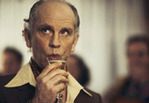 John Malkovich szpieguje Ronalda Reagana