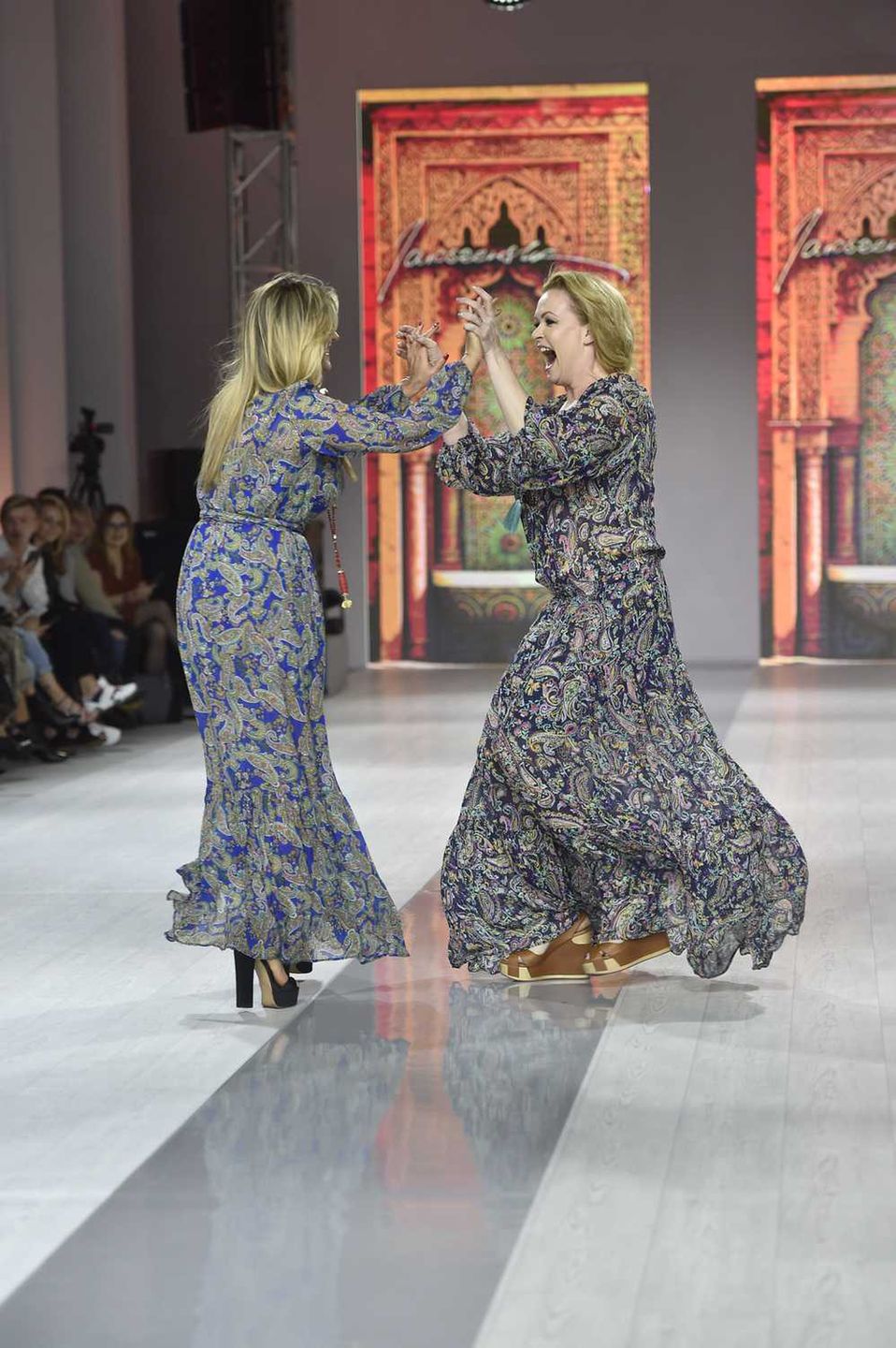 Karolina Szostak jako modelka w pokazie Natalii Jaroszewskiej