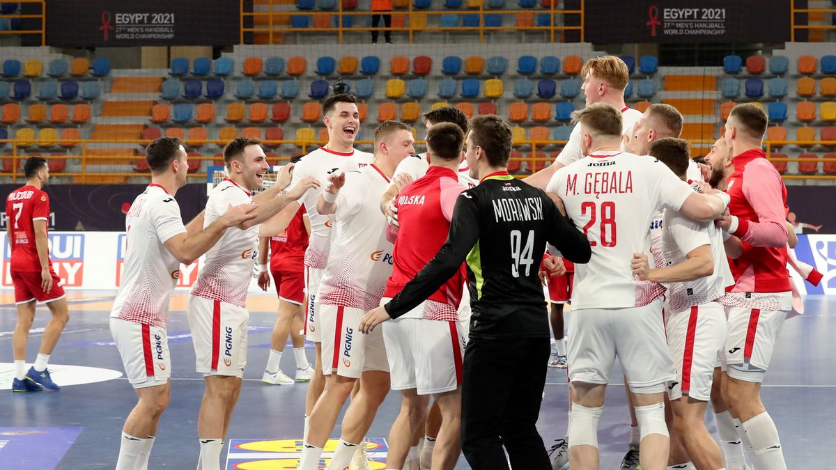 Zdjęcie okładkowe artykułu: PAP/EPA / Khaled Elfiqi / Na zdjęciu: radość polskich piłkarzy ręcznych po zwycięstwie z Tunezją