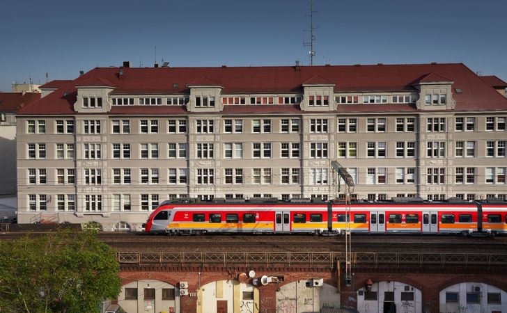Pies na podłodze, kot w transporterze. Tak wyglądają zasady podróży pociągami POLREGIO