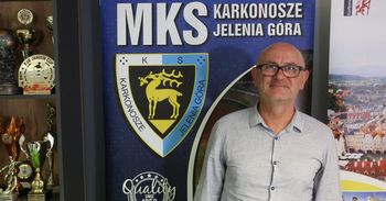 Dominik Nowak trenerem Karkonoszy Jelenia Góra. To on wprowadził legnicką Miedź do Ekstraklasy