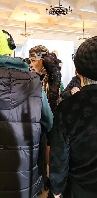 Przejęta Małgorzata Rozenek na planie u Patryka Vegi