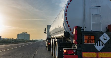 Ceny ropy wystrzeliły. Rząd reaguje. Wprowadza zmiany dla kierowców cystern
