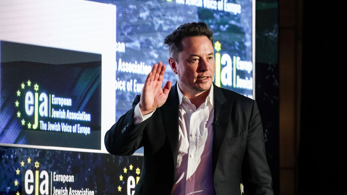 KRAKOW, MALOPOLSKIE, POLAND - 2024/01/22: American billionaire, Elon Musk waves at the audience during the European Jewish Association (EJA) symposium in the Conference Centre of Hilton Hotel in Krakow. Elon Musk visited Poland on the invitation of EJA to show his support for the Jewish fight against antisemitism. Elon Musk was accused of antisemitism after some antisemitic posts were published on X platform. (Photo by Dominika Zarzycka/SOPA Images/LightRocket via Getty Images)