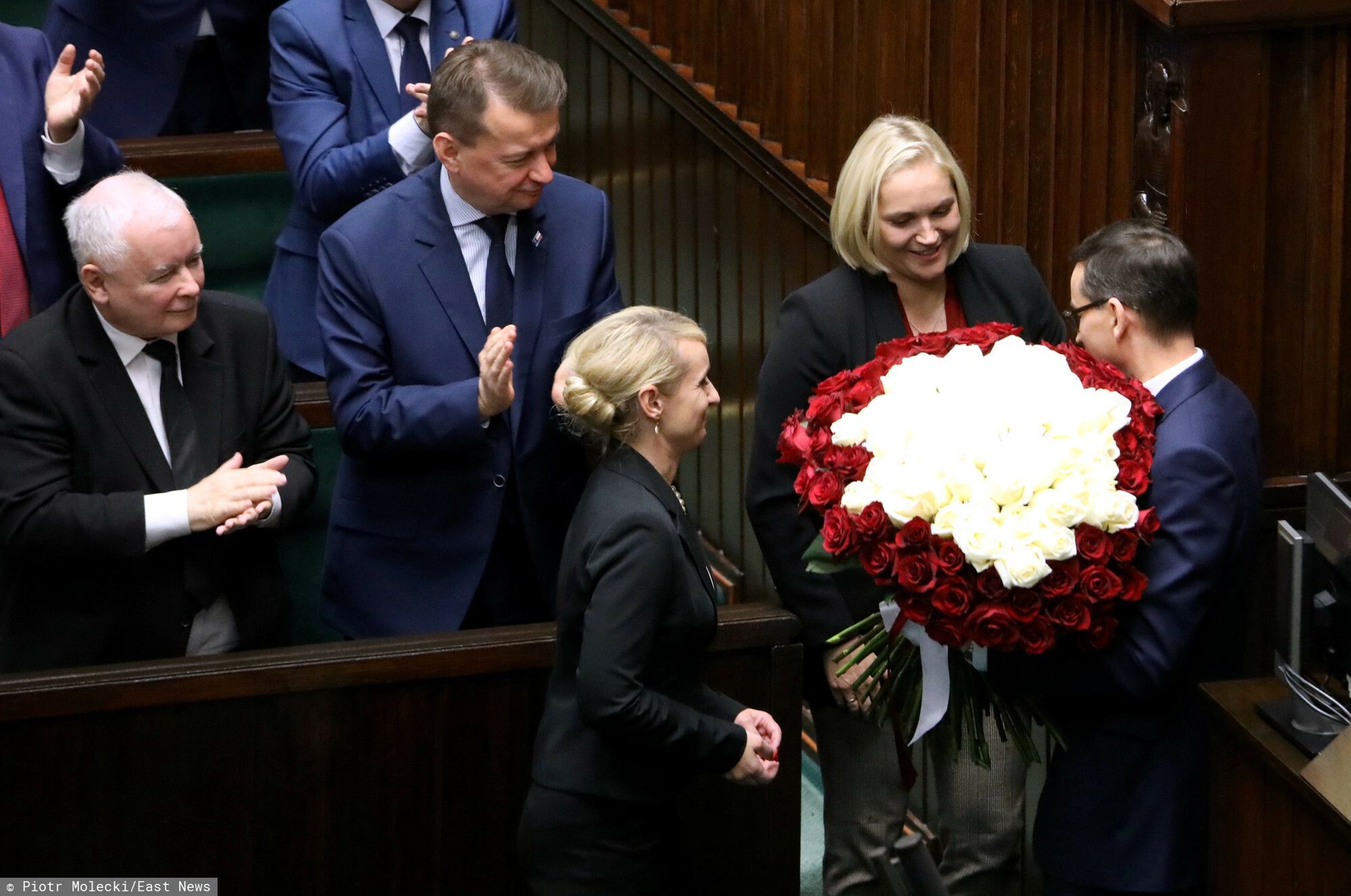 Dominika Chorosińska w Sejmie z kolegami z partii