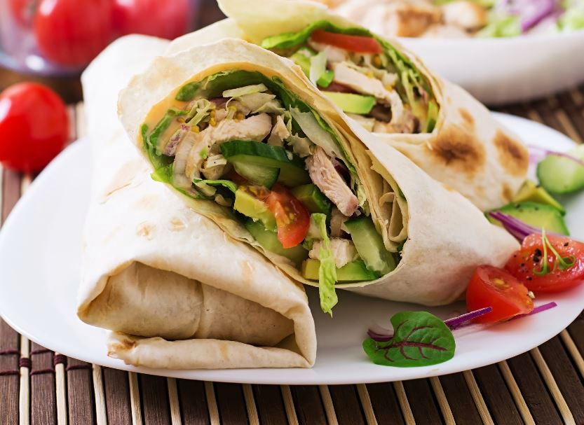 Smakowita tortilla z wołowiną i awokado