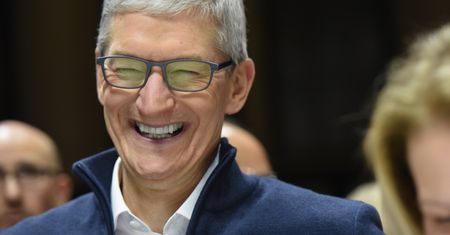 Tim Cook zarobił ponad 130 milionów dolarów w mgnieniu oka. A to zaledwie część majątku