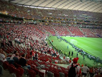 Koronawirus w Polsce. Kolejne poluzowania obostrzeń i więcej kibiców na stadionach