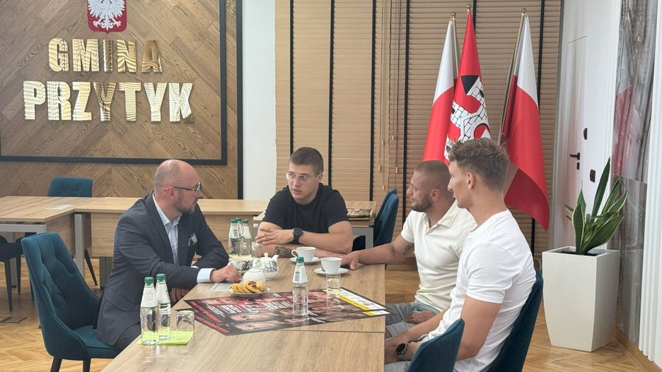 Burmistrz Dariusz Wołczyński spotkał się z zawodnikami