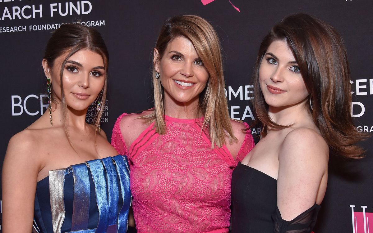 Lori Loughlin z córkami, którym w zamian za łapówkę załatwiła miejsce na prestiżowej uczelni