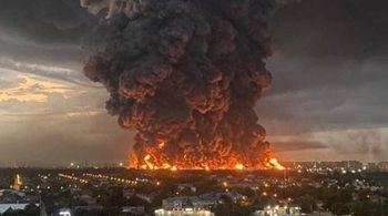 Pożar i dym po ataku dronów. Rosja ostrzega mieszkańców Krasnodaru