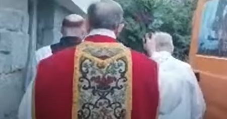 Ksiądz mieszka z ministrantem. Do sieci trafiło nagranie wideo