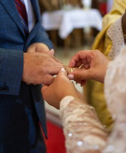 Polacy nie chcą brać ślubów kościelnych. Ksiądz mówi o powodach