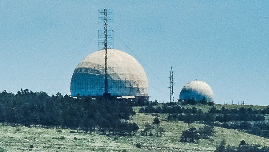 Antena systemu radarowego NEBO-u w okolicach Teodozji.