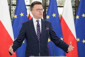Hołownia skomentował paski w telewizji Republika. "Kocham was"