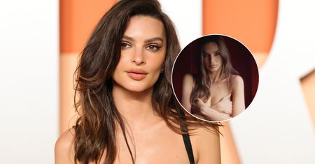 Emily Ratajkowski poszła na całość. Pozuje bez ubrań i zakrywa biust tylko dłońmi [ZDJĘCIA]