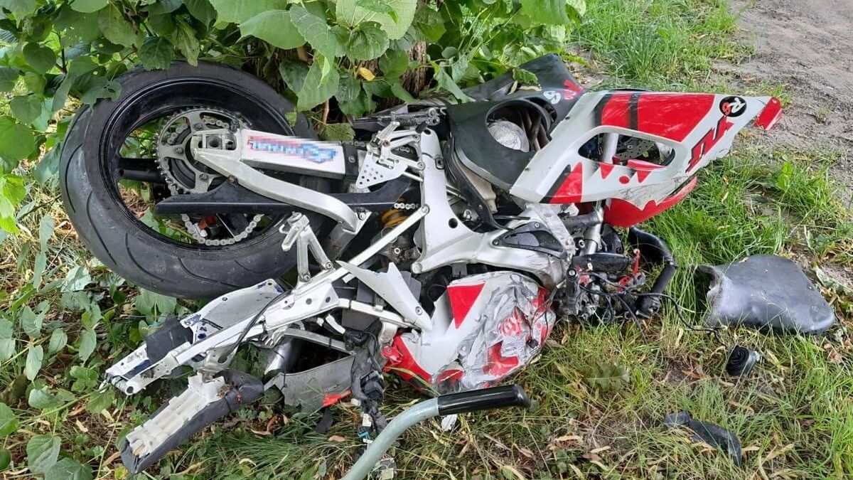 Roztrzaskany motocykl 24-latka na ul. Zemborzyckiej