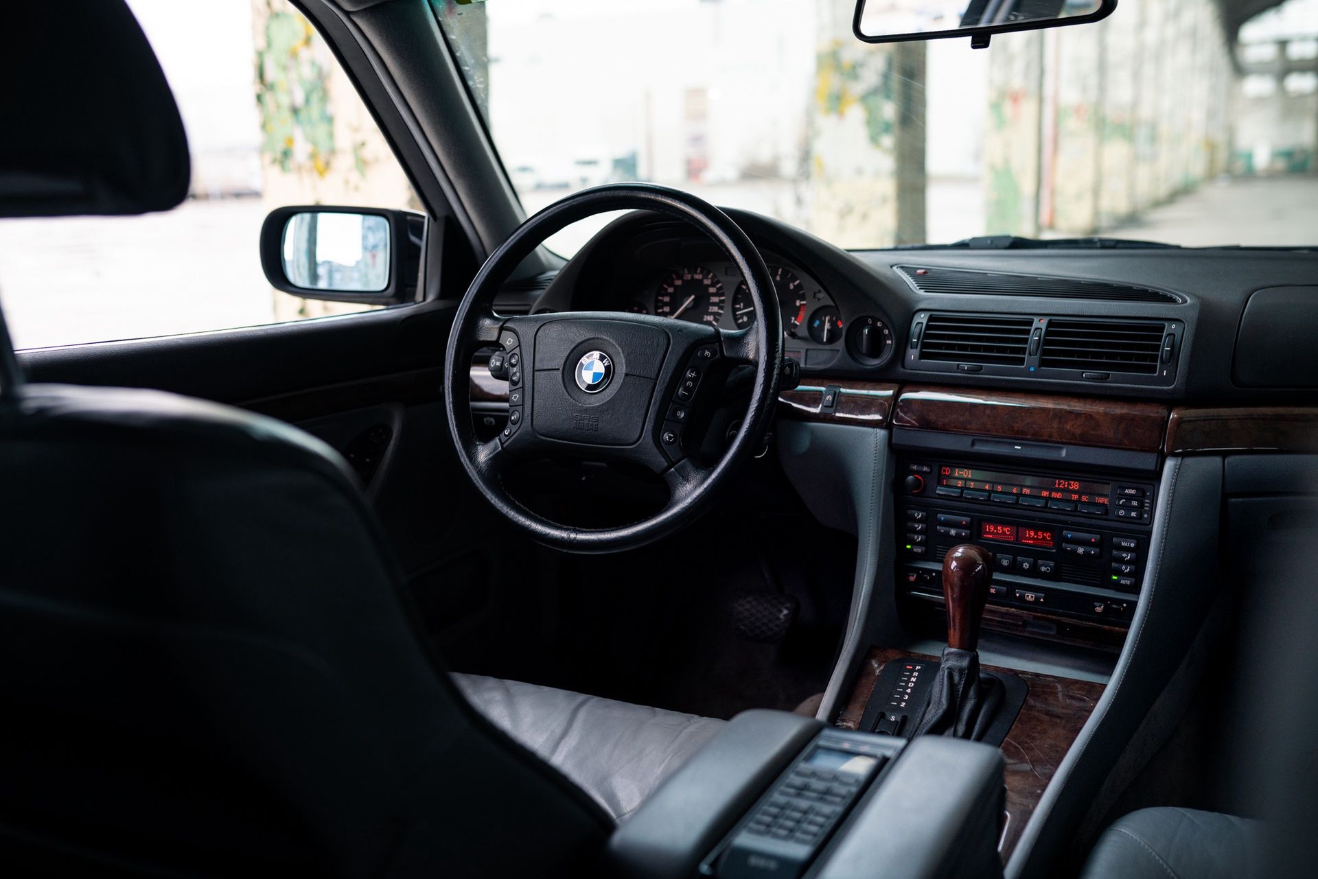 BMW Serii 7 E38
