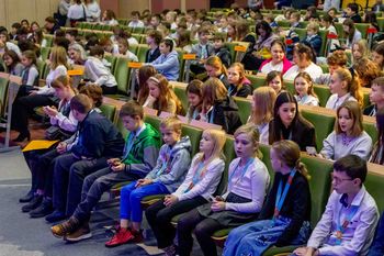 Podlaski Uniwersytet Dziecięcy 2025/2026. Uroczysta inauguracja w Auli Wydziału Elektrycznego Politechniki Białostockiej. Po raz siedemnasty