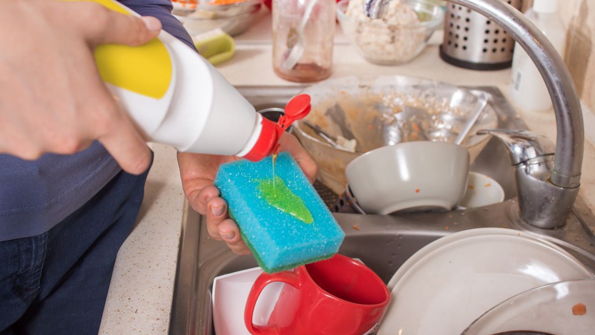 Ile mogą leżeć brudne naczynia w zlewie?