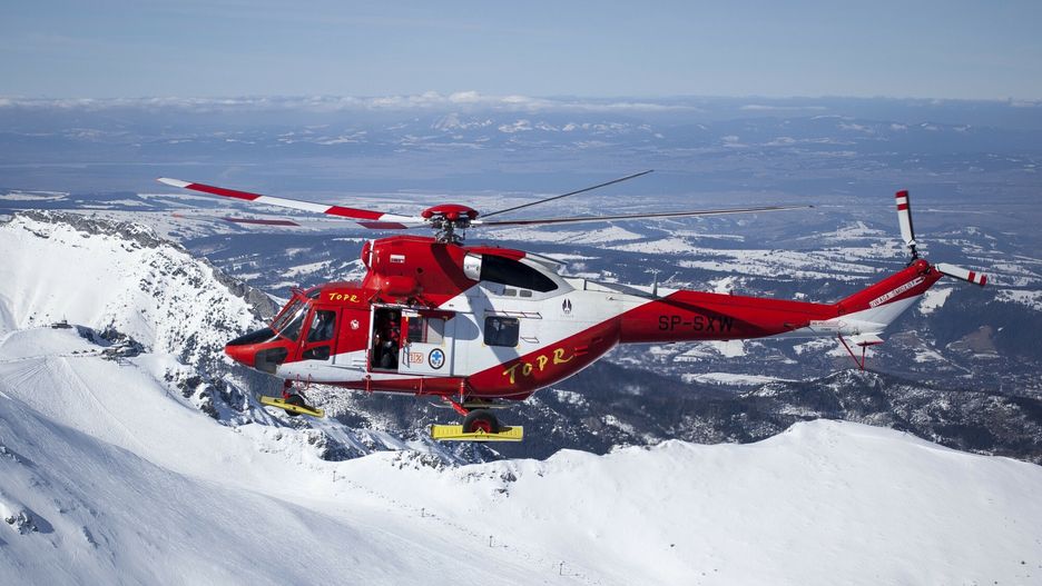 ?mig?owiec TOPR06.03.2019 Wierzcholek Taternicki, Tatry N/z Smiglowiec TOPR fot. Maciej Luczniewski/REPORTERMaciej Luczniewski/REPORTER