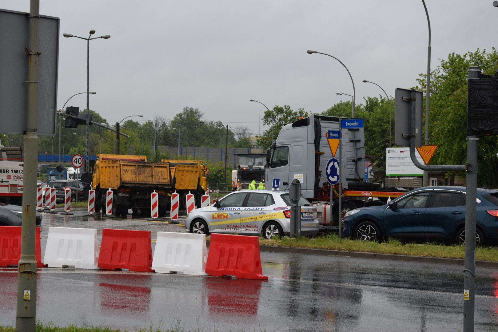 Poranny ruch w rejonie skrzyżowania Lwowska - Słoneczna - Orkana