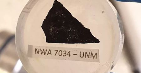 Meteoryt sprzed 4,5 miliarda lat wskazuje na istnienie gorącej wody na Marsie