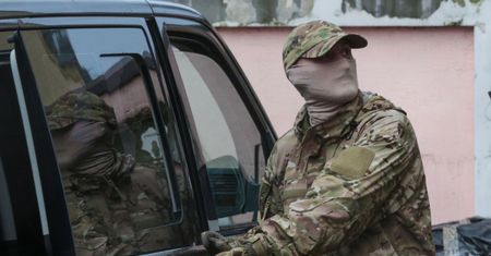 Biją i każą się rozbierać. To dzieje się na Krymie