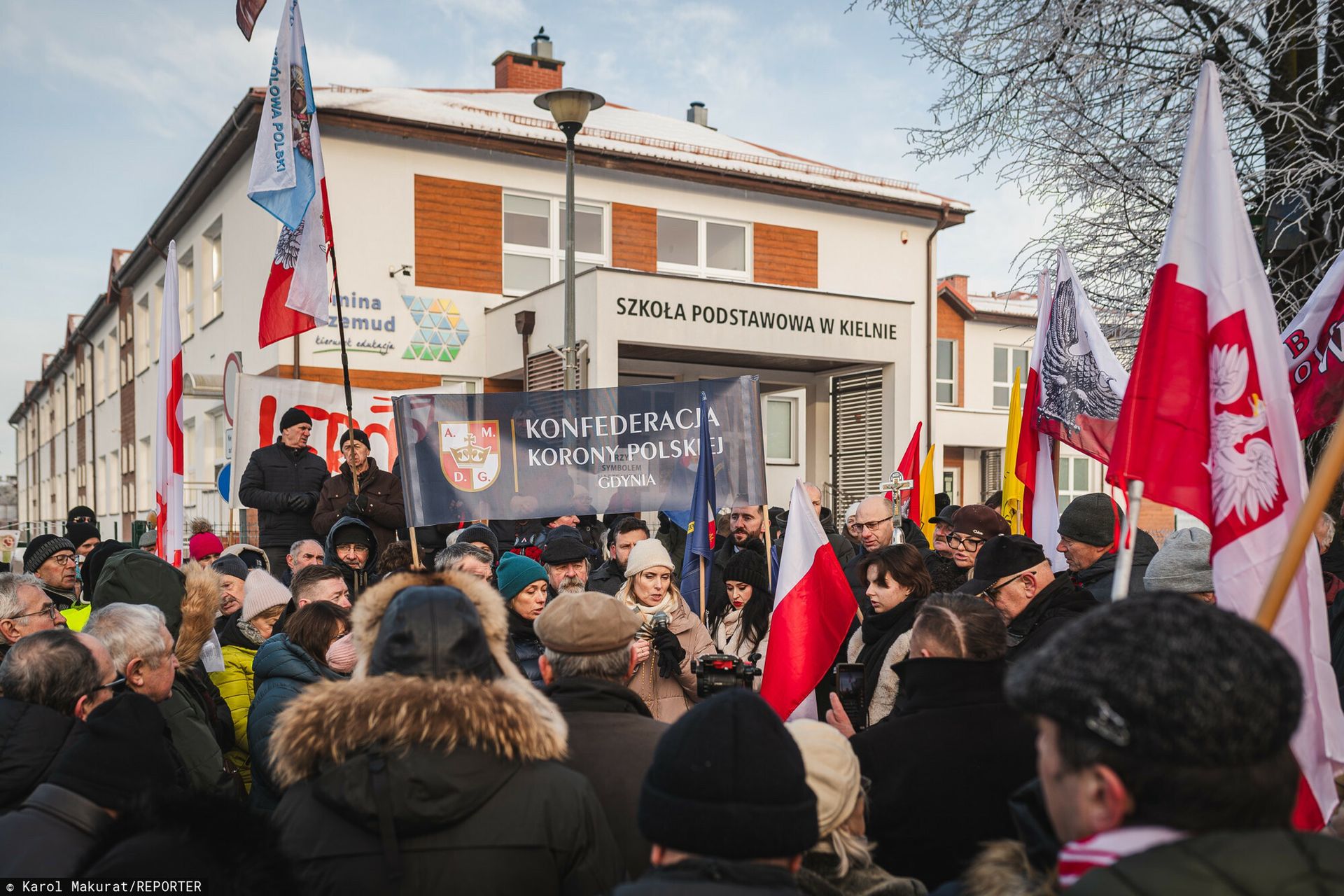 wiadomości,aktualności,WP Wiadomości Finał afery z krzyżem w śmietniku. Jest decyzja ws. nauczycielki