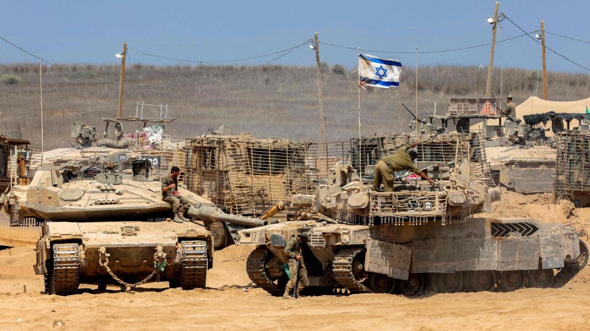 Archiwum zagraniczne East News 2025-07
An Israeli flag flies from a main battle tank deployed at a position along the border with the Gaza Strip and southern Israel on July 29, 2025. (Photo by Jack GUEZ / AFP)
JACK GUEZ