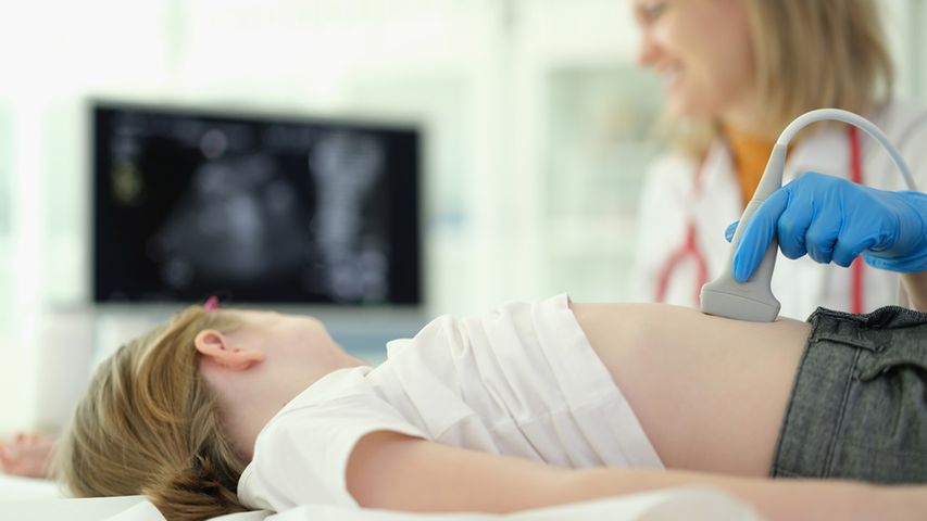 Jedną z metod diagnostyki w przypadku powiększonej wątroby u dzieci jest badanie USG jamy brzusznej