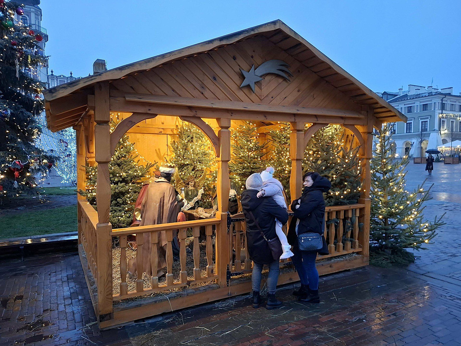 Świąteczne dekoracje na zamojskim Rynku Wielkim