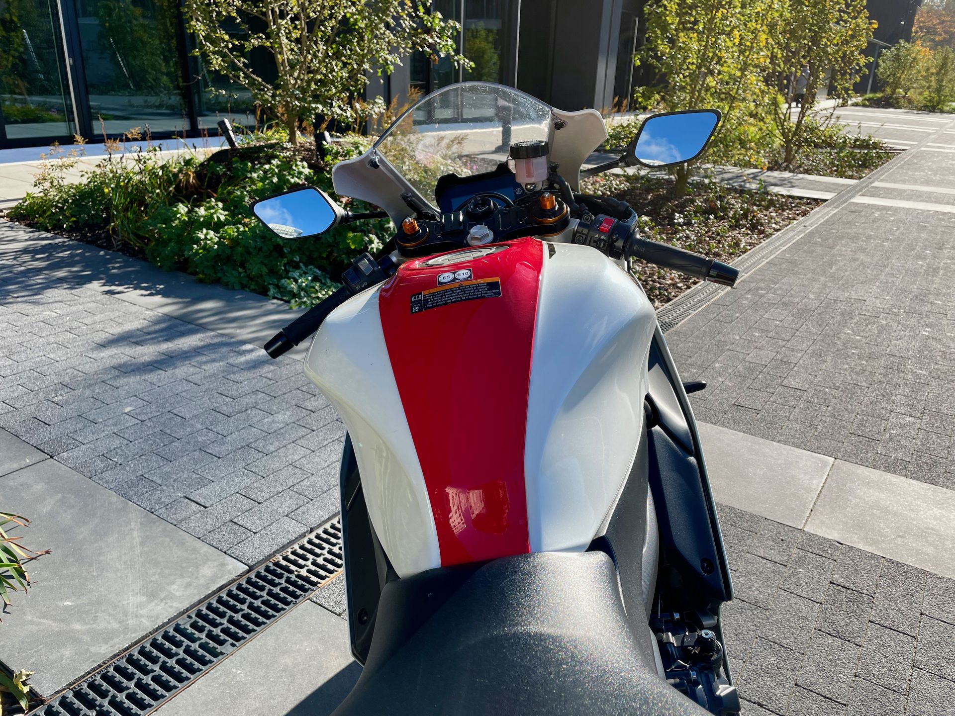 Yamaha R7