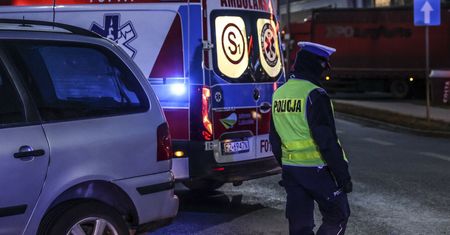 Tragedia pod Pabianicami. Wbiegł na skrzyżowanie. Wypadek też w Sosnowcu
