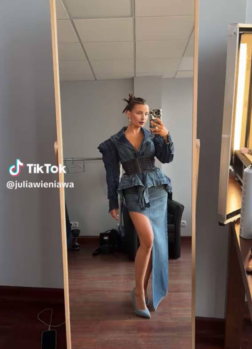 Julia Wieniawa zachwyca w jeansie podczas półfinału "Mam Talent"